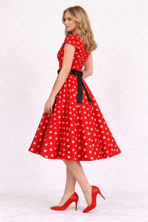 Charmante rode jurk met pin-up uitstraling