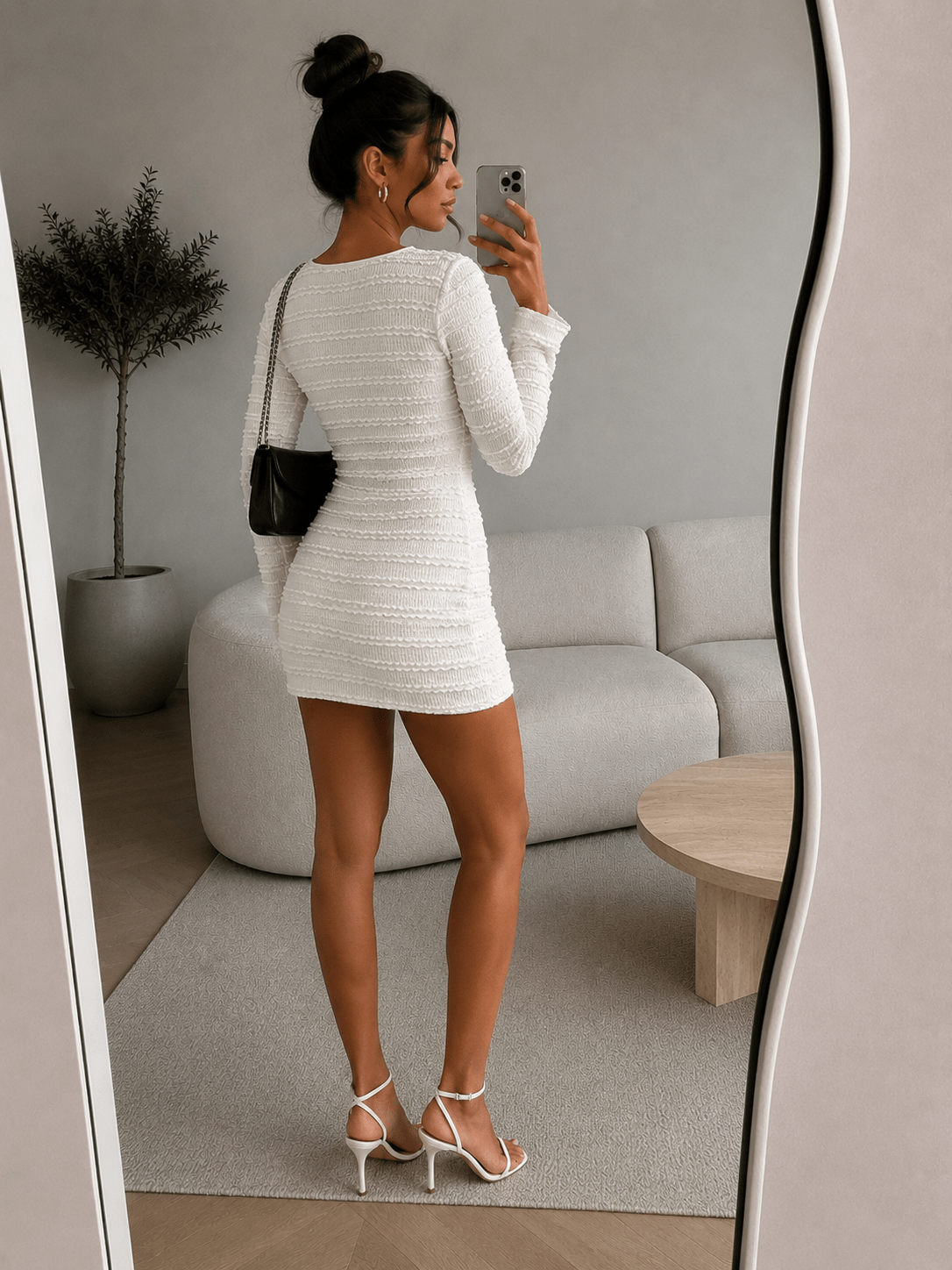 Mini Jurk met Lange Mouwen - La Femme Boutique